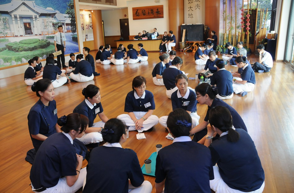 一日精进培训课聚道气 发愿做上人第一代弟子