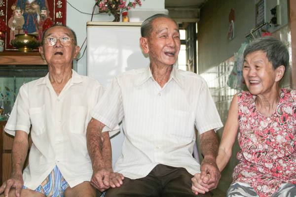 丧亲失依靠 志工接力爱不断